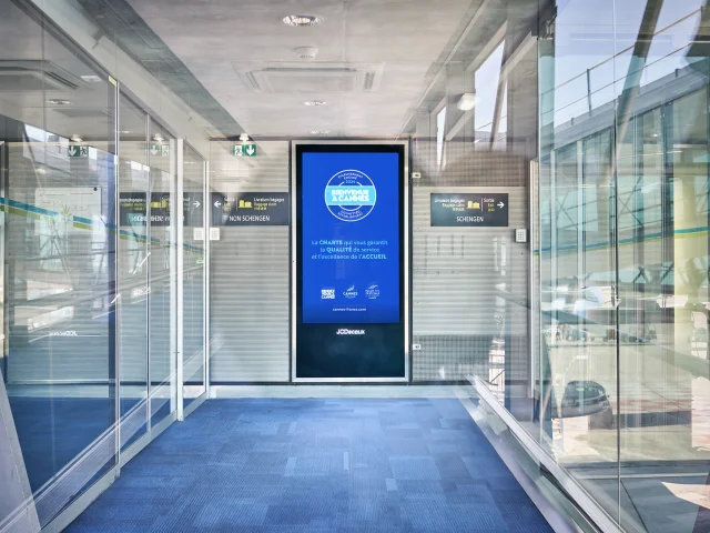Welcome to Nice Airport Campaign 02@yann Savalle