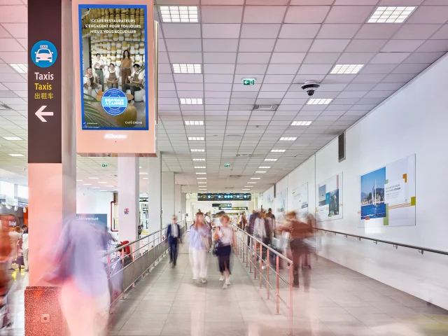 Welcome campaign Aeroport Nice 09@yann Savalle